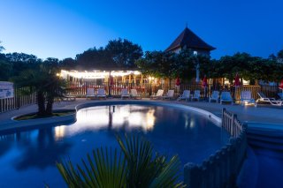 espace aquatique de nuit